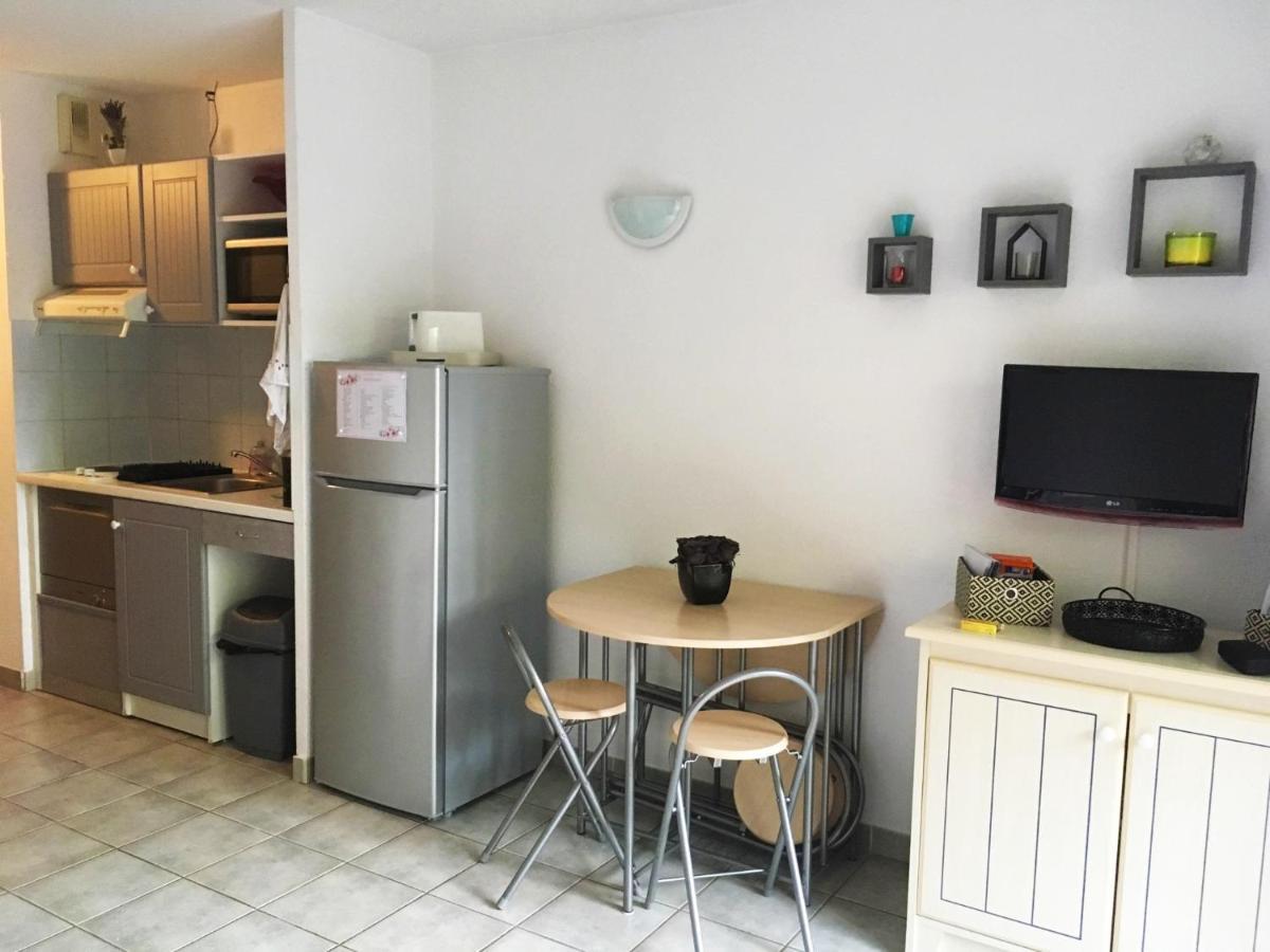 Sanary Sur Mer Appartement 30M2 T2 Avec Terrasse Piscine 10Min A Pied De La Plage Zewnętrze zdjęcie