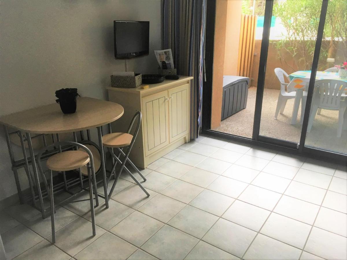 Sanary Sur Mer Appartement 30M2 T2 Avec Terrasse Piscine 10Min A Pied De La Plage Zewnętrze zdjęcie