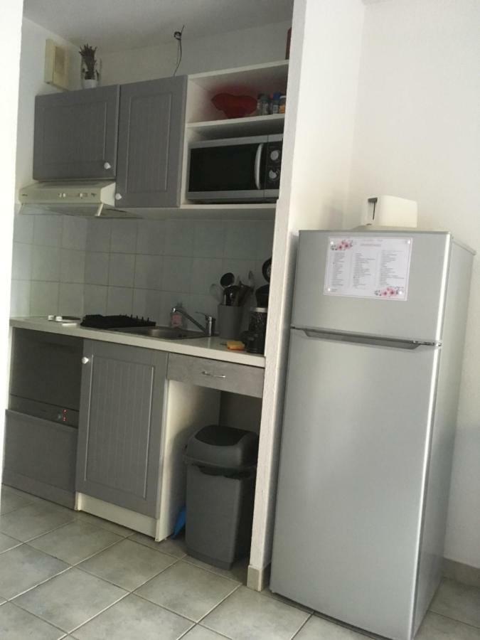 Sanary Sur Mer Appartement 30M2 T2 Avec Terrasse Piscine 10Min A Pied De La Plage Zewnętrze zdjęcie