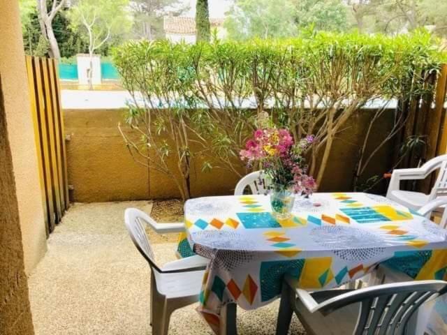 Sanary Sur Mer Appartement 30M2 T2 Avec Terrasse Piscine 10Min A Pied De La Plage Zewnętrze zdjęcie